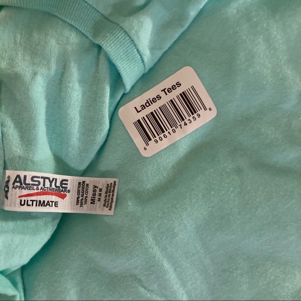 🎁Ultimate Ladies Tee-Missy size Medium-Turquoise